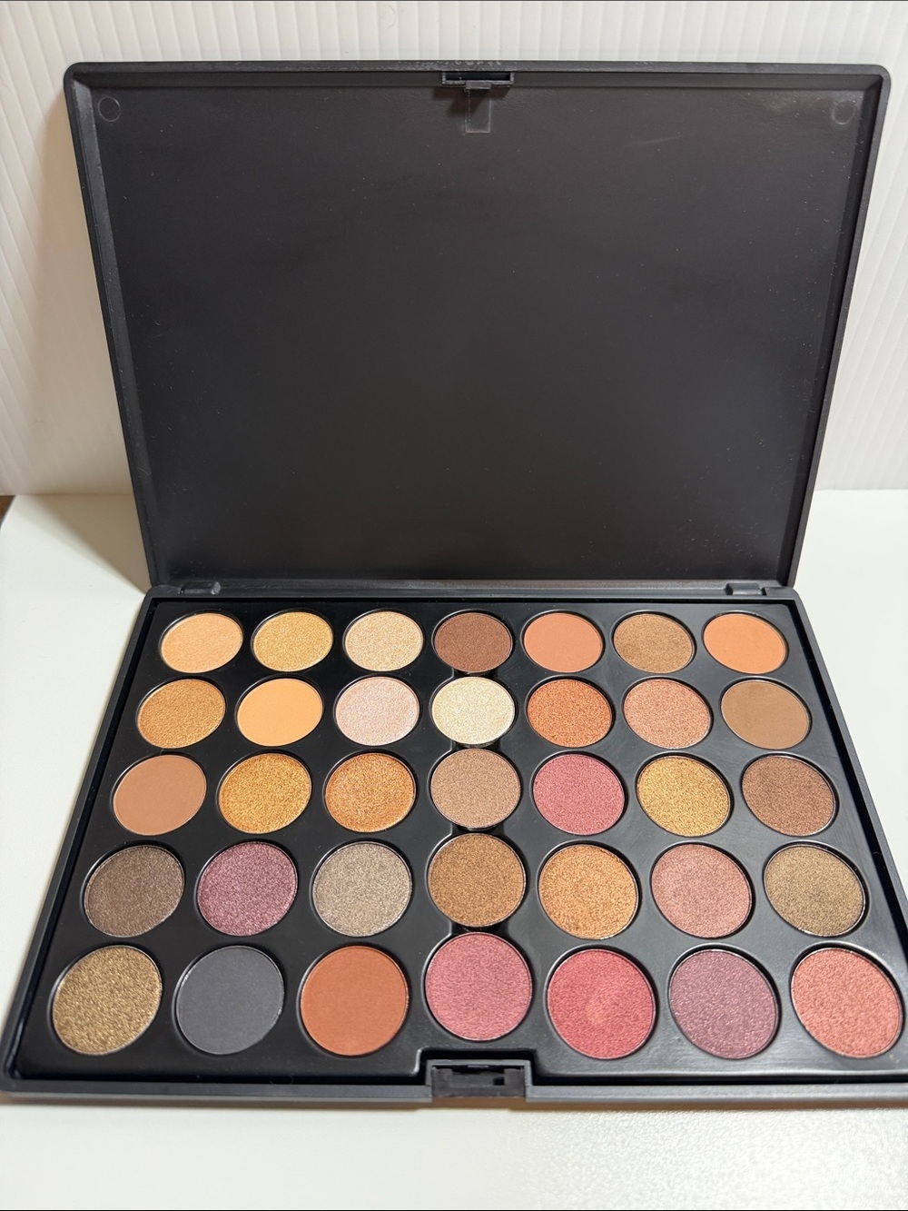 Crown 35 color eyeshadow palette